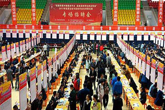 高校招聘会_2017年高校毕业生增加30万 毕业当口往哪走(3)