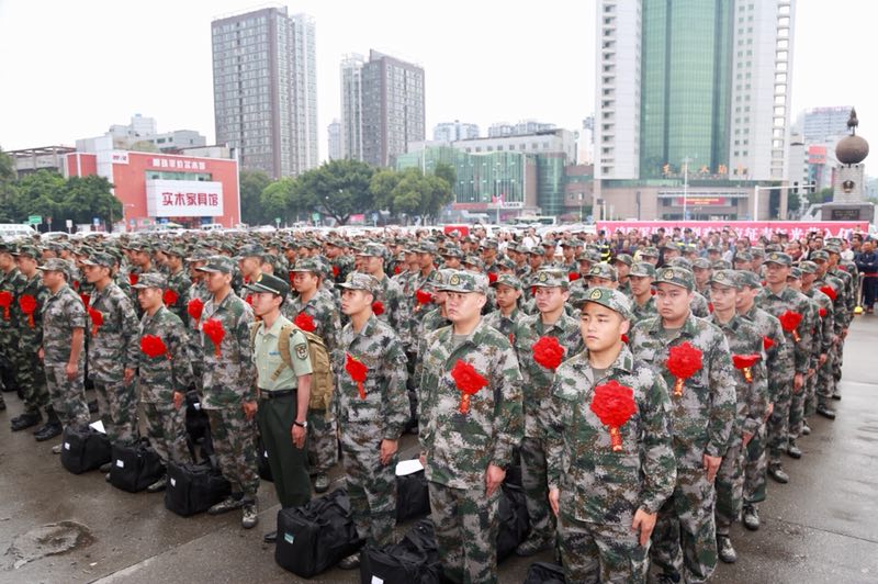 好男儿当兵去绵阳今天欢送新兵