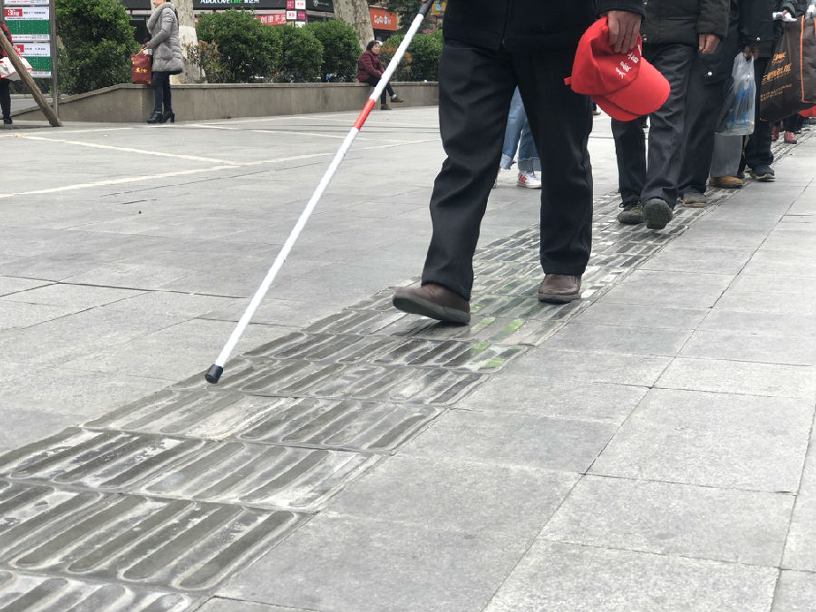 盲杖是"眼睛" 定向行走让技能 1